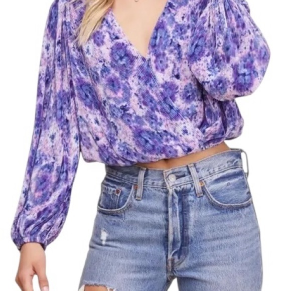 ASTR THE LABEL Pink and Blue Cropped Pleated Surplice Top SZ S​ - Picture 2 of 9